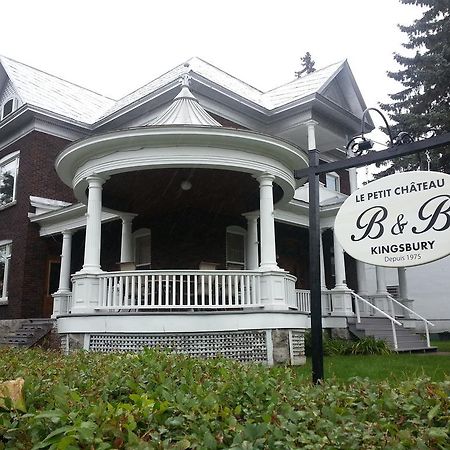 Le Petit Chateau Montebello B&B エクステリア 写真