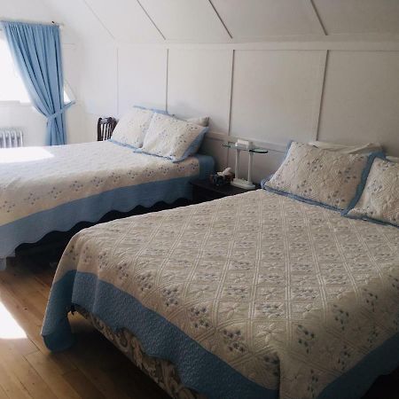 Le Petit Chateau Montebello B&B エクステリア 写真
