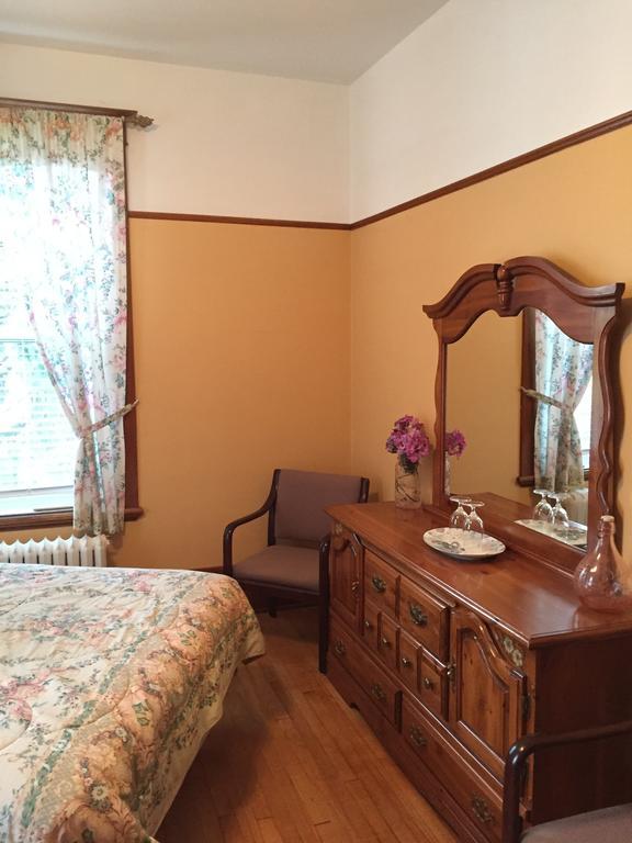 Le Petit Chateau Montebello B&B エクステリア 写真