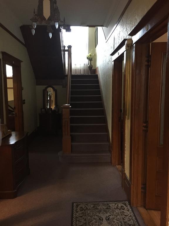 Le Petit Chateau Montebello B&B エクステリア 写真