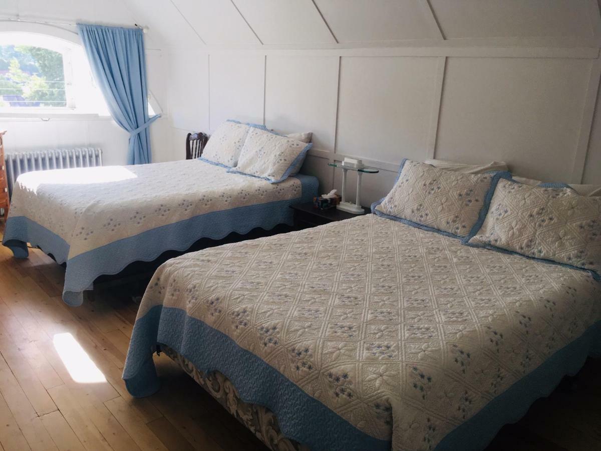 Le Petit Chateau Montebello B&B エクステリア 写真