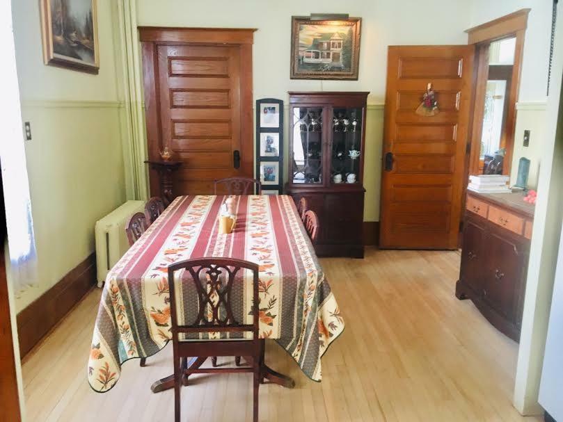 Le Petit Chateau Montebello B&B エクステリア 写真